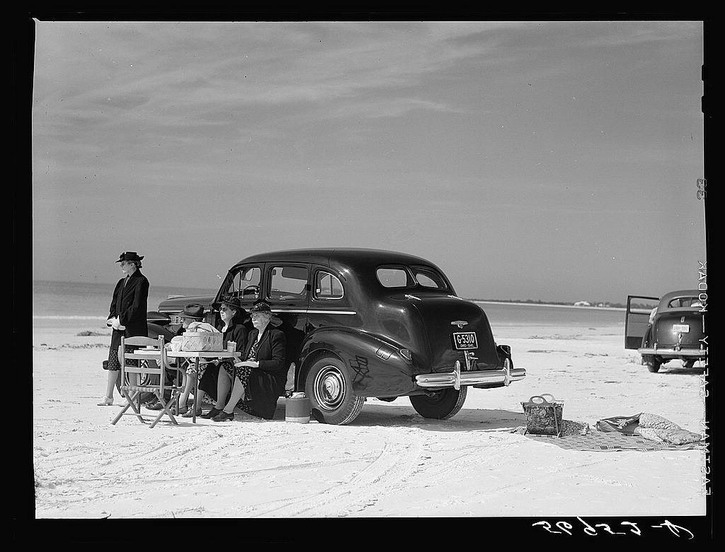 Marion Post Wolcott’s Members of Sarasota Trailer Park, Sarasota, Florida, Picnicking at the Beach, January 1941 (1941)