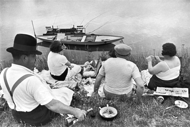 Henri Cartier-Bresson’s Sunday on the Marne  (1938)