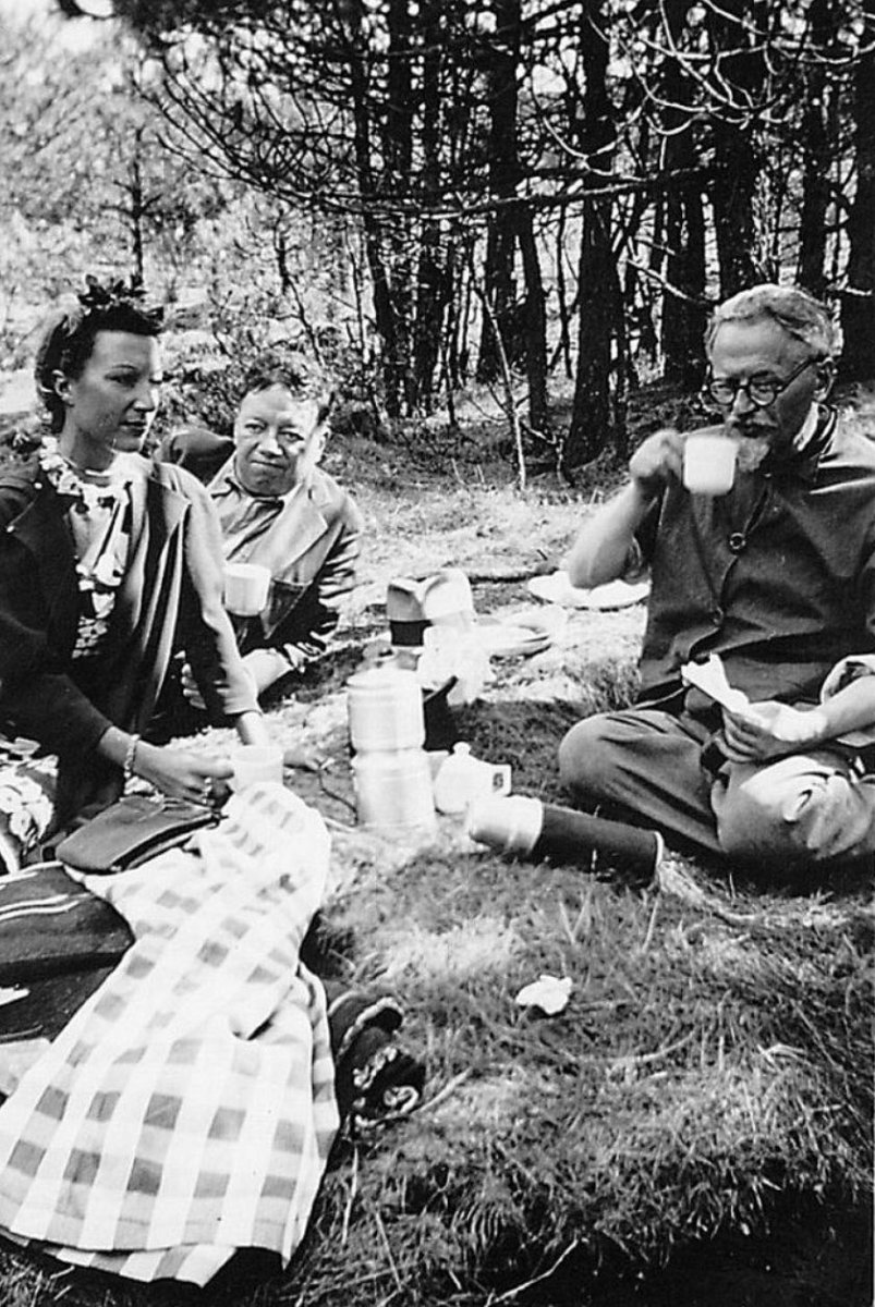 Alexander Buchman.Leon Trotsky, Diego Rivera, Jacqueline Lambda picnic